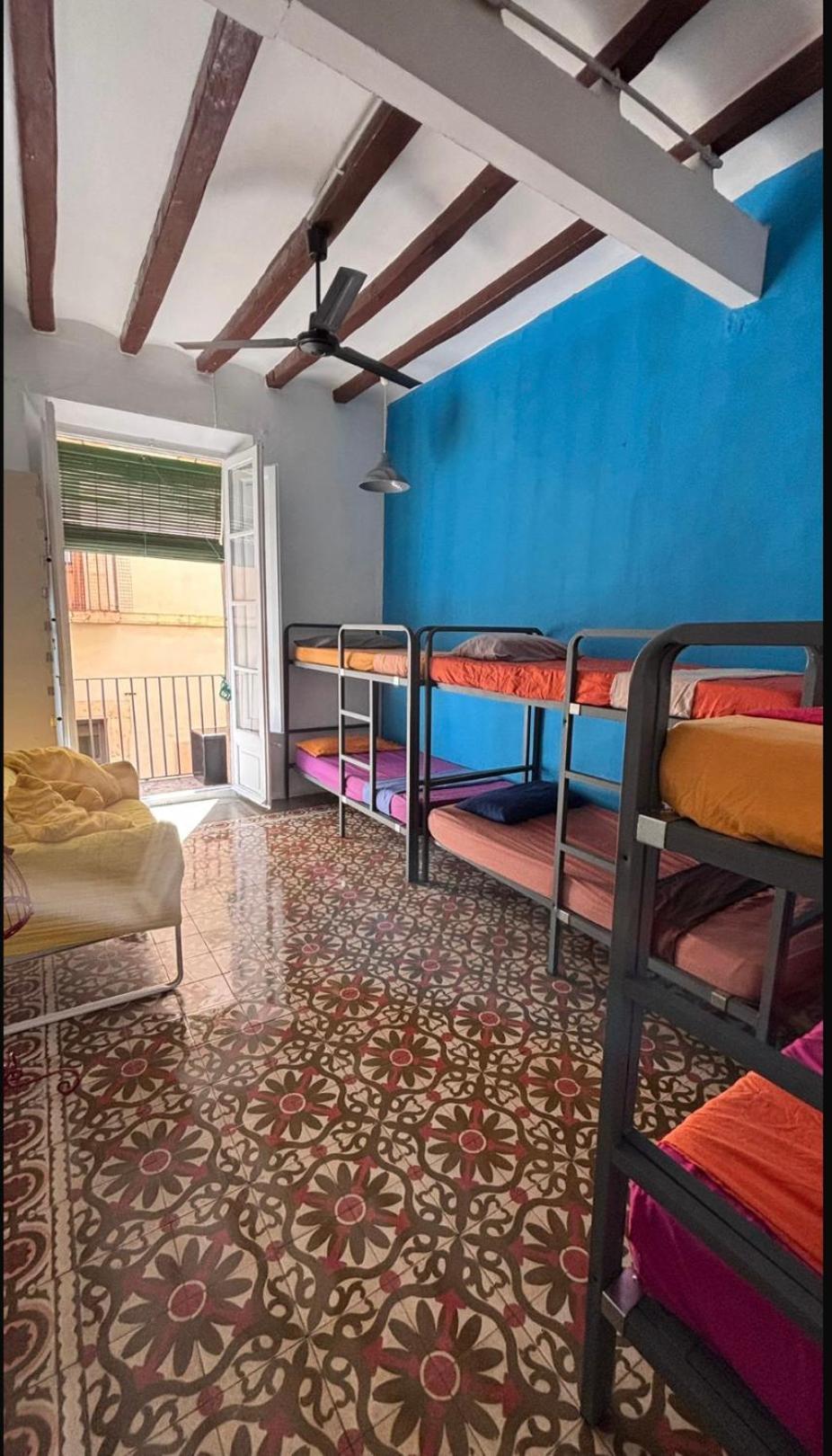 Cama en habitación compartida mixta de 8 camas